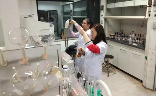 一圖一故事丨披星戴月，奔波在河道與實驗室之間的監(jiān)測組